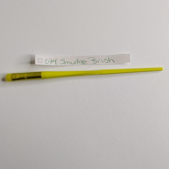 Yellow real techniques DayGleam makeup brushes limited edition - Picture 6 of 6